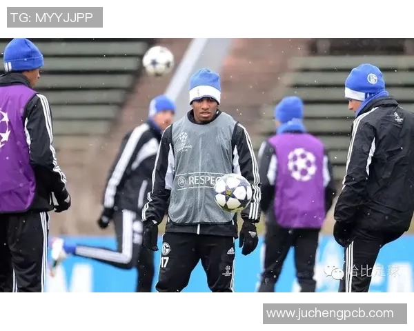 足球锻炼人：通过足球运动提升身体素质与团队合作能力的全面指南