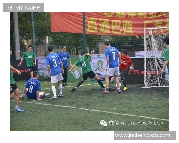 足球萝拉的梦想之旅：从小球场到世界舞台的奋斗故事